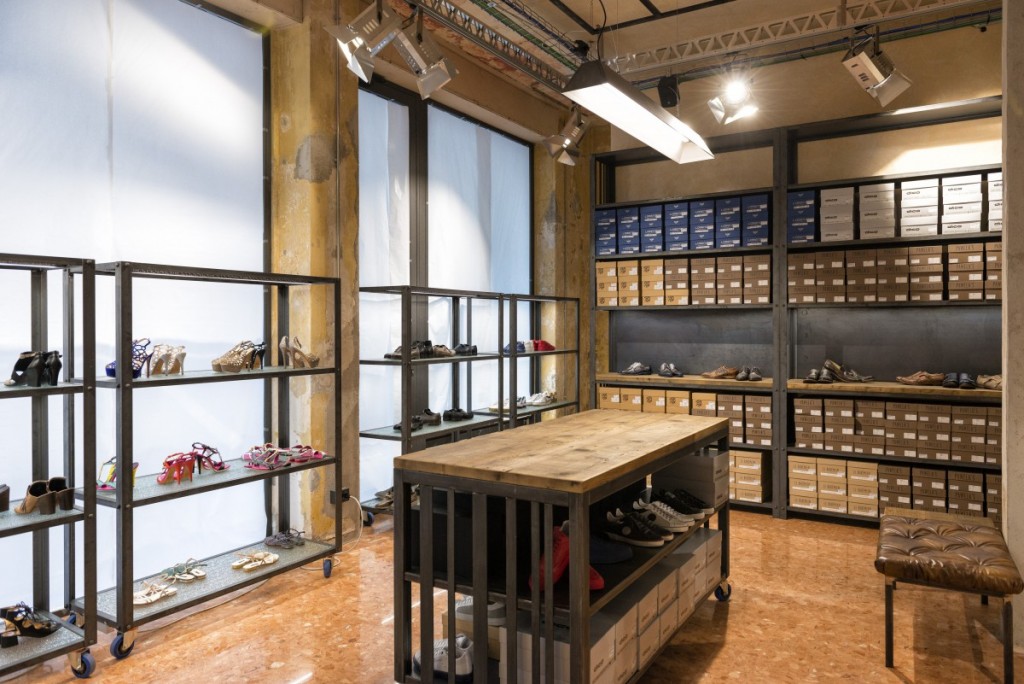 Vittorio Shoes,上海商业空间设计,服装店设计,鞋店设计,零售店铺设计,上海零售店铺设计,上海服装店设计,上海鞋店设计,上海工业风格零售店铺设计,上海店铺设计,上海工业风格设计,上海工业风格服装店设计,Vittorio Shoes-5